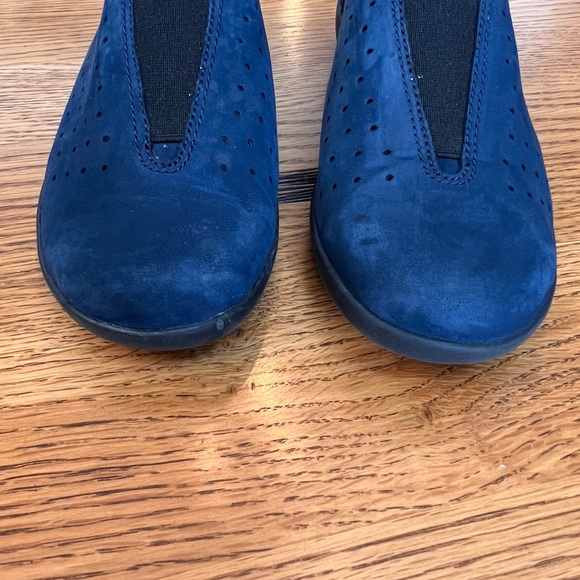 ⭐️ Clarks Navy Medora Gemma Nubuck Slip-On Shoe Size 7 - Picture 6 of 14